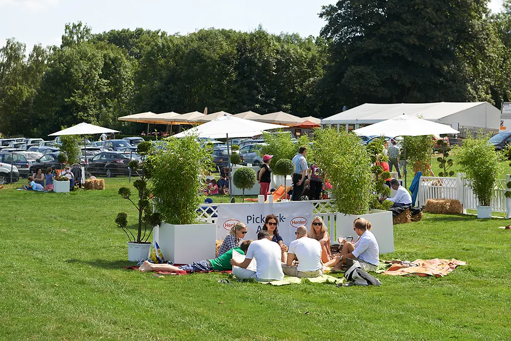 Ein Erlebnis für die ganze Familie: Picknicken beim Henkel-Renntag