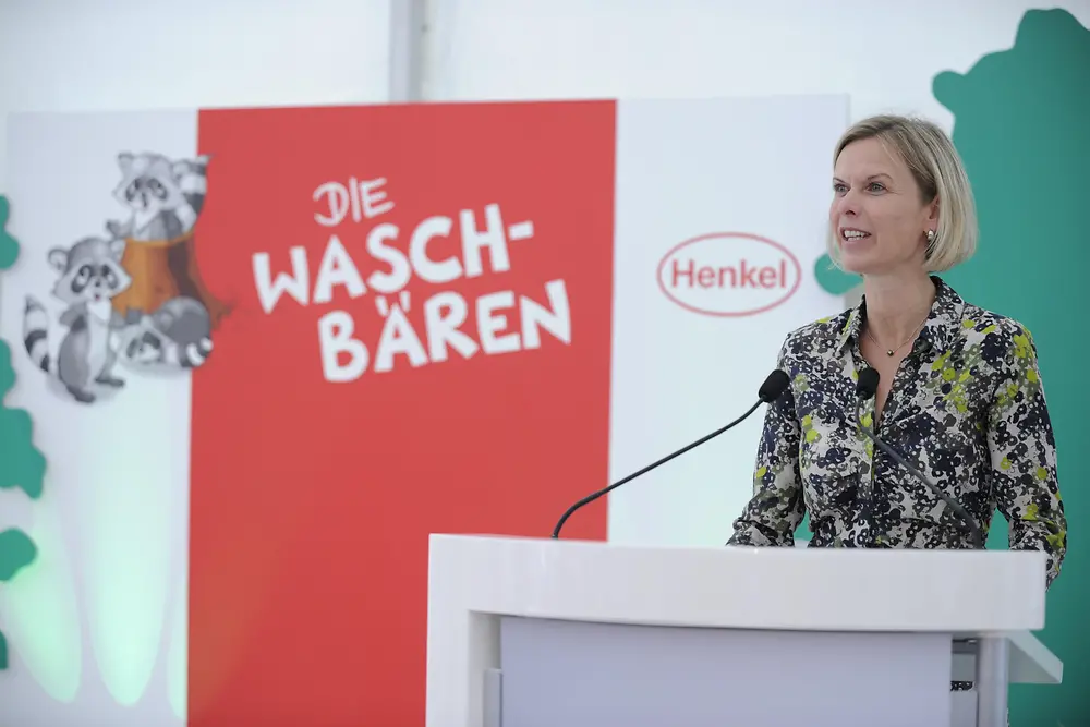 Kathrin Menges begrüßte die Gäste der Eröffnungsveranstaltung und betonte noch einmal die Bedeutung des Themas Vereinbarkeit von Familie und Beruf für das Unternehmen Henkel.
