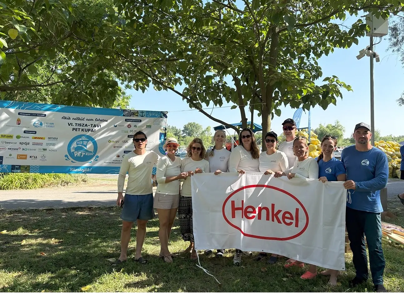 Újra PET-kalózok szálltak vízre a Tisza-tó megtisztításáért