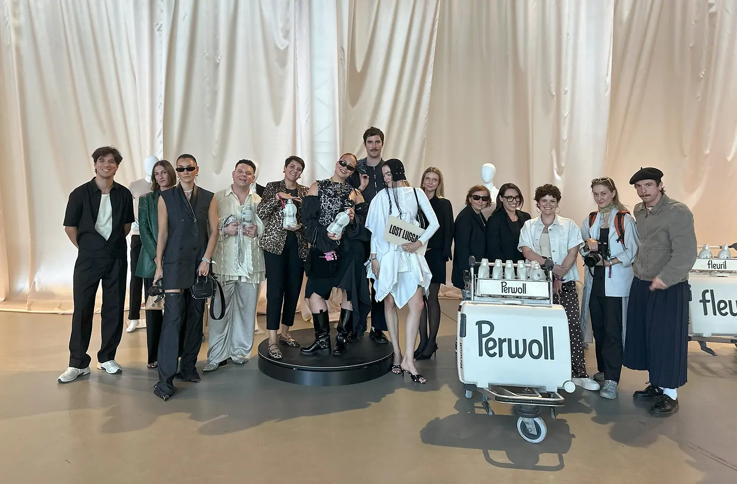 A Perwoll az elveszett bőröndökből egy igazi Fashion Showt-t hozott életre