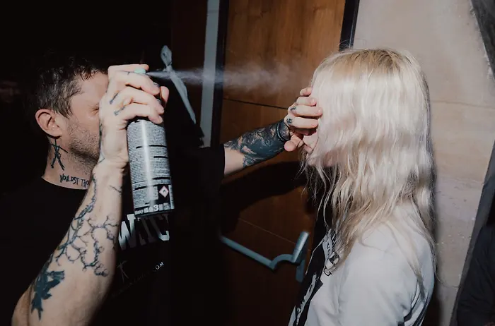 Schwarzkopf trendi frizurákat alkotott a Paris Fashion Week AW26 kifutóin Victoria Beckham, Ann Demeulemeester és Vivienne Westwood bemutatóin