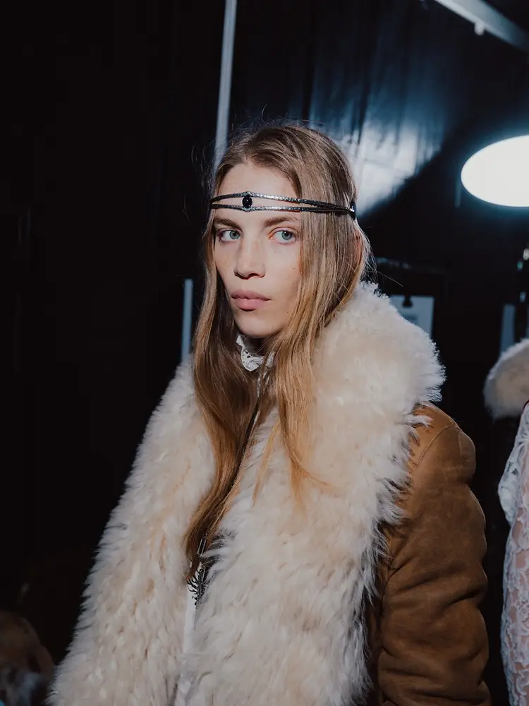 Schwarzkopf trendi frizurákat alkotott a Paris Fashion Week AW26 kifutóin Victoria Beckham, Ann Demeulemeester és Vivienne Westwood bemutatóin