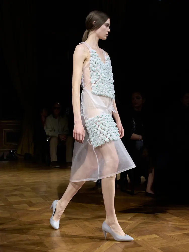 Schwarzkopf trendi frizurákat alkotott a Paris Fashion Week AW26 kifutóin Victoria Beckham, Ann Demeulemeester és Vivienne Westwood bemutatóin