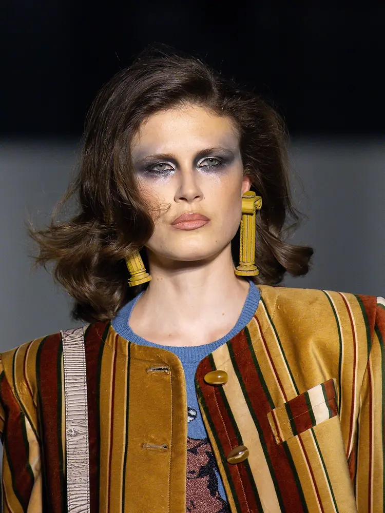 Schwarzkopf trendi frizurákat alkotott a Paris Fashion Week AW26 kifutóin Victoria Beckham, Ann Demeulemeester és Vivienne Westwood bemutatóin