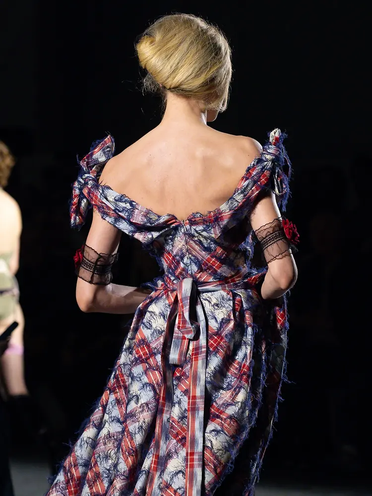 Schwarzkopf trendi frizurákat alkotott a Paris Fashion Week AW26 kifutóin Victoria Beckham, Ann Demeulemeester és Vivienne Westwood bemutatóin