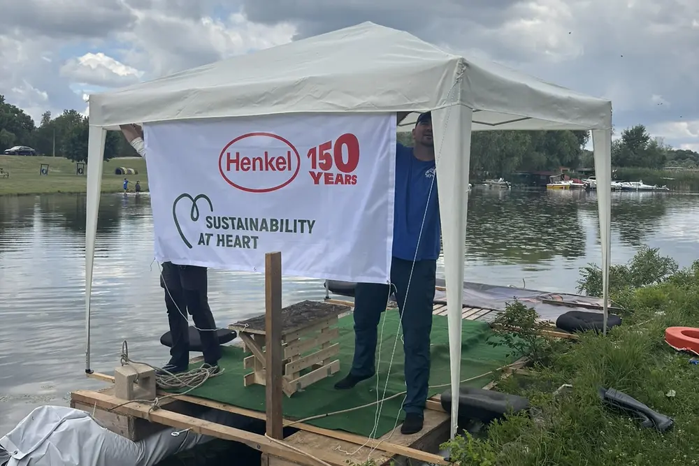 
Az idei Tisza-tavi PET Kupán a Henkel önkéntesei a többi résztvevő csapattal együtt 10,7 tonna hulladékot gyűjtöttek össze