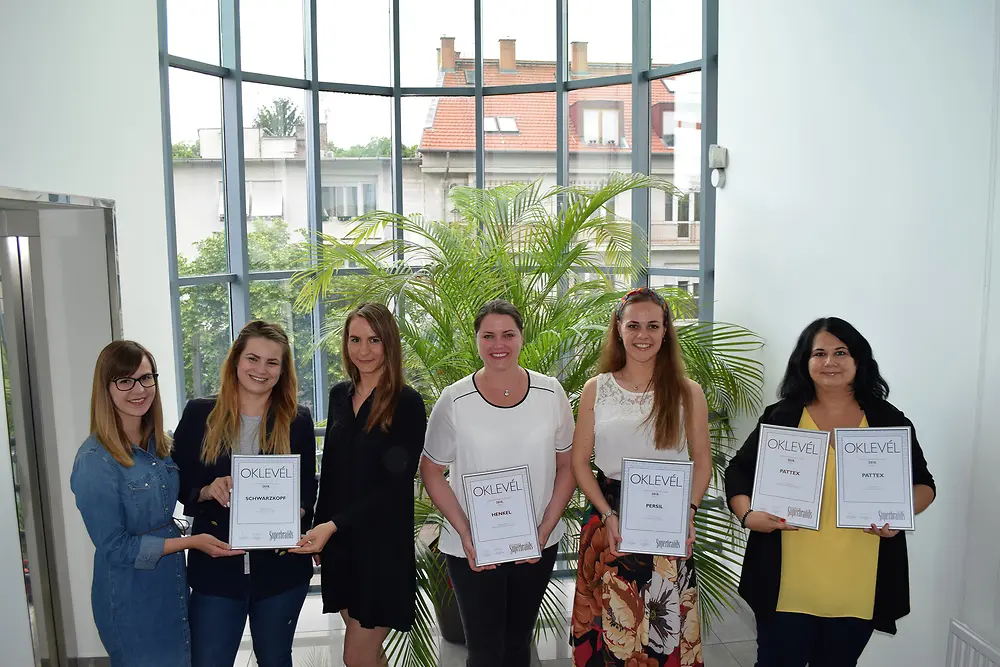 Henkel csapat: Domján Dóra Brand Manager, Győri Abigél Brand Manager, Lambert Petra Senior Brand Manager, Dispiter Dorottya Vállalati kommunikáció, Vékásy Bernadett Brand Manager és Szalay Andrea Brand Manager (balról)