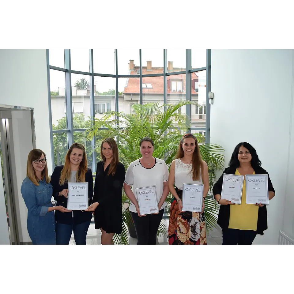 Henkel csapat: Domján Dóra Brand Manager, Győri Abigél Brand Manager, Lambert Petra Senior Brand Manager, Dispiter Dorottya Vállalati kommunikáció, Vékásy Bernadett Brand Manager és Szalay Andrea Brand Manager (balról)