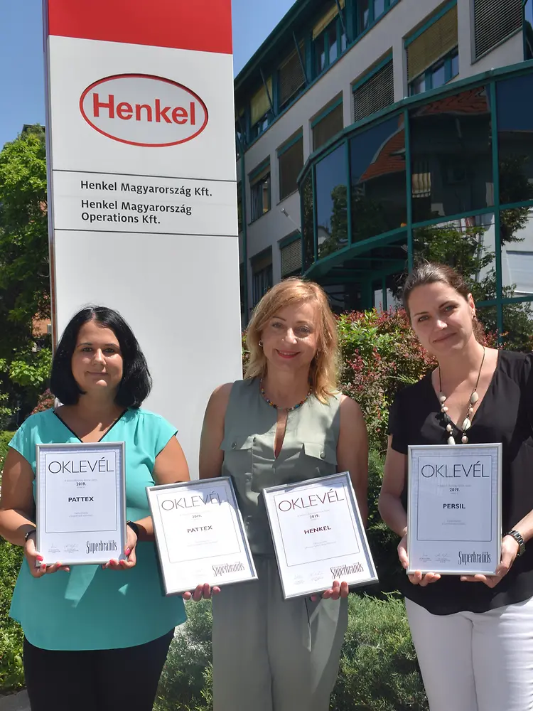 Henkel csapat: Szalay Andrea Brand Manager, dr. Fábuán Ágnes ügyvezető igazgató és Dispiter Dorottya Vállalati kommunikáció (balról)